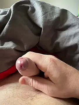 Snapshot of petitsexe52 chatting on February 10, 2026, 1:32 pm petitsexe52 online show from February 10, 2026, 1:32 pm