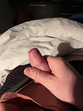 Snapshot of petitsexe52 chatting on March 1, 2026, 7:08 am petitsexe52 online show from March 1, 2026, 7:08 am