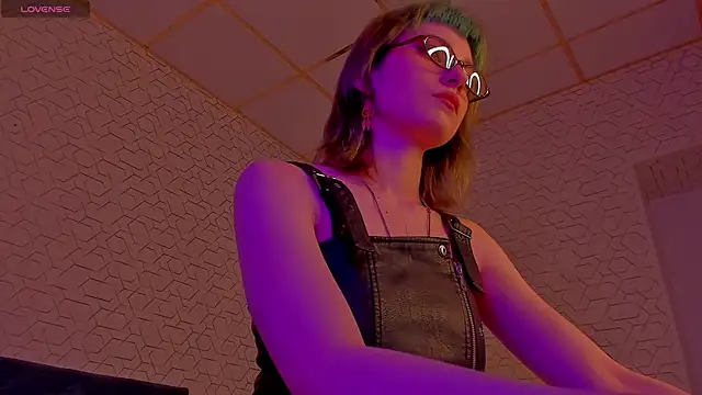 Snapshot of Scarle_Whisper chatting on April 13, 2026, 9:02 am Scarle Whisper online show from April 13, 2026, 9:02 am