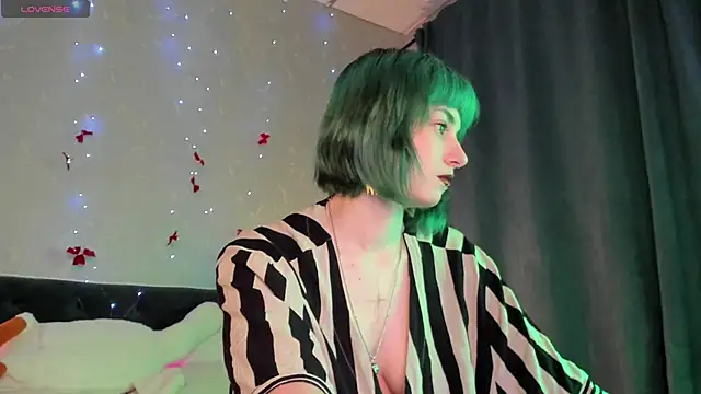 Scarle Whisper online show from May 20, 2026, 9:17 am