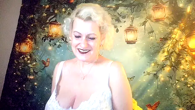 Snapshot of Blondie_the_librarian chatting on May 6, 2026, 11:31 pm Blondie the librarian online show from May 6, 2026, 11:31 pm