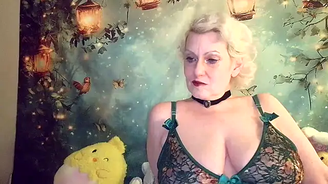 Snapshot of Blondie_the_librarian chatting on April 5, 2026, 9:43 pm Blondie the librarian online show from April 5, 2026, 9:43 pm