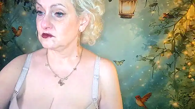 Snapshot of Blondie_the_librarian chatting on June 11, 2026, 12:32 am Blondie the librarian online show from June 11, 2026, 12:32 am