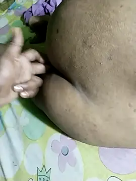 Romantic-Couple999 online show from April 25, 2026, 6:16 pm