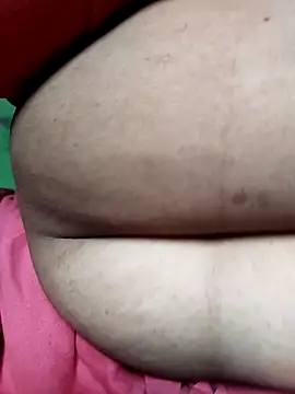 Romantic-Couple999 online show from April 26, 2026, 9:39 am