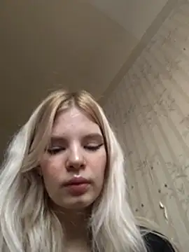 Snapshot of EsterSteele chatting on February 4, 2026, 1:28 pm EsterSteele online show from February 4, 2026, 1:28 pm