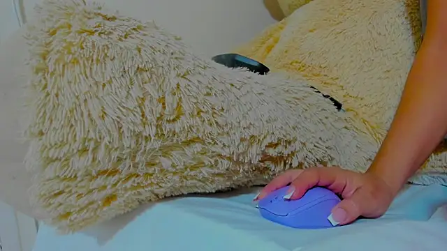 alix pretty18 online show from February 16, 2026, 3:10 pm