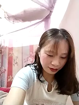 Snapshot of -Bami- chatting on April 1, 2026, 1:41 pm -Bami- online show from April 1, 2026, 1:41 pm