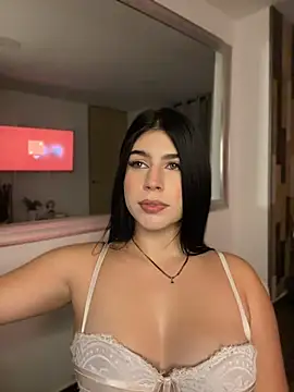  HannahFox  online show from August 3, 2026, 11:31 pm