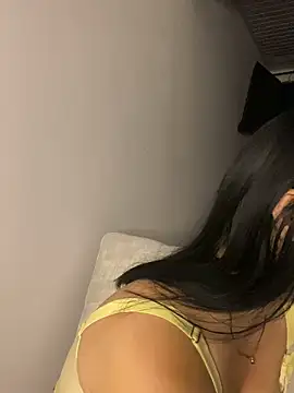 Snapshot of _HannahFox_ chatting on February 22, 2026, 12:13 am HannahFox online show from February 22, 2026, 12:13 am