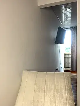 Snapshot of _HannahFox_ chatting on February 6, 2026, 10:17 pm HannahFox online show from February 6, 2026, 10:17 pm