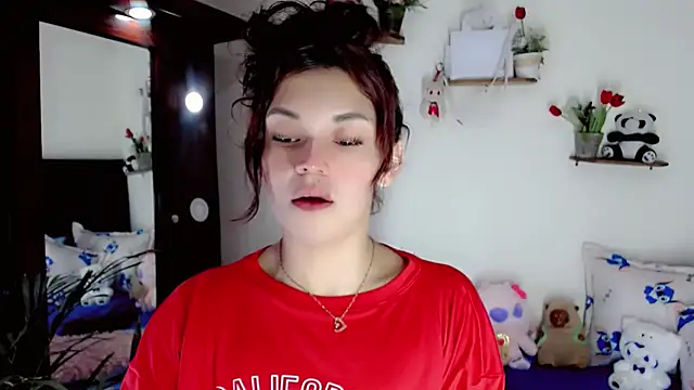 NathalialLooes online show from June 29, 2026, 10:20 pm