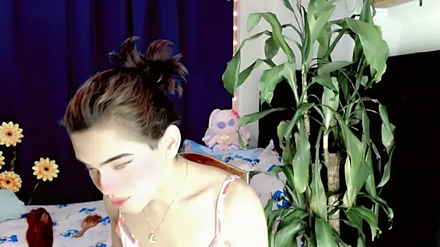 NathalialLooes online show from July 9, 2026, 5:56 pm