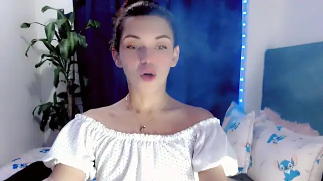 NathalialLooes online show from July 14, 2026, 9:21 pm