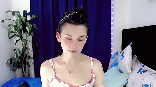 NathalialLooes online show from July 12, 2026, 9:48 pm