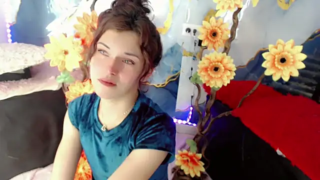 NathalialLooes online show from June 14, 2026, 5:41 am