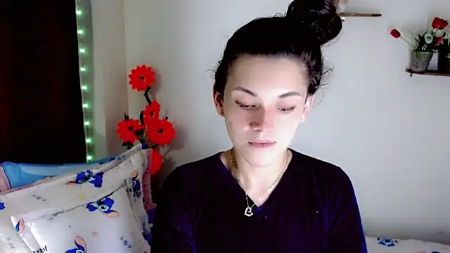 NathalialLooes online show from June 19, 2026, 4:51 am
