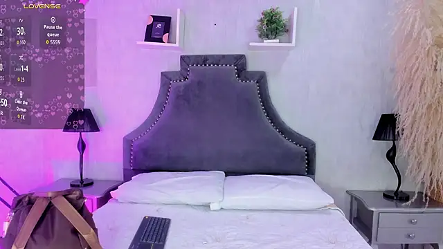 KarelyMitchel online show from March 13, 2026, 12:32 pm