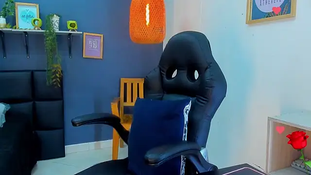 Snapshot of eliza_pink24 chatting on February 20, 2026, 9:39 pm eliza pink24 online show from February 20, 2026, 9:39 pm