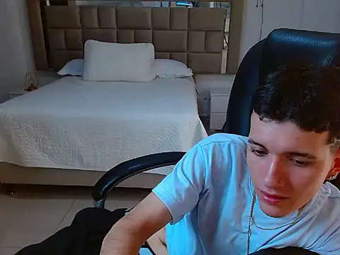 eroboyxox online show from February 17, 2026, 8:50 pm