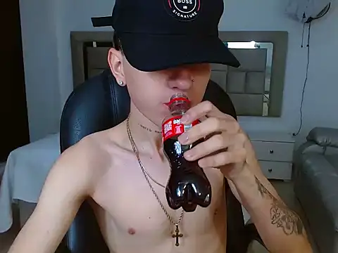 eroboyxox online show from February 24, 2026, 9:04 pm