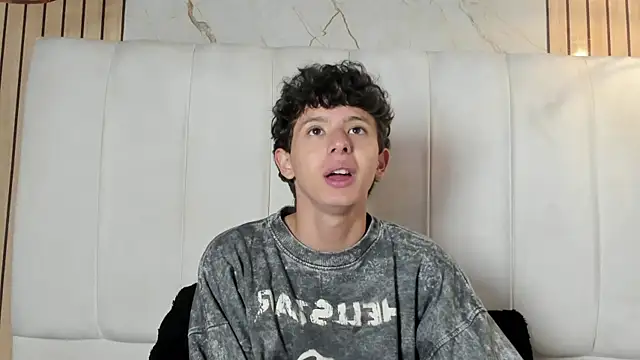 Snapshot of David_Roy_ chatting on February 19, 2026, 12:46 pm David Roy online show from February 19, 2026, 12:46 pm