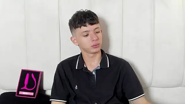 Snapshot of David_Roy_ chatting on February 26, 2026, 1:33 pm David Roy online show from February 26, 2026, 1:33 pm