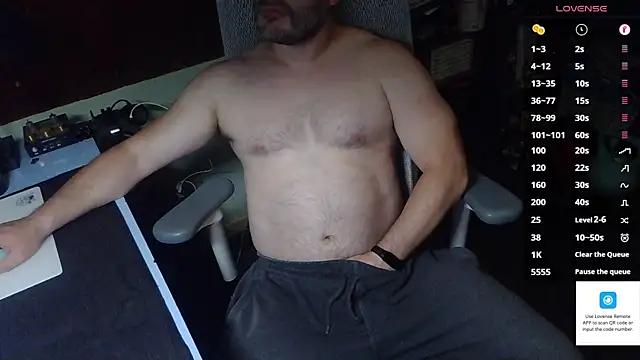 Snapshot of under_the_desk40 chatting on July 18, 2026, 9:01 pm under the desk40 online show from July 18, 2026, 9:01 pm