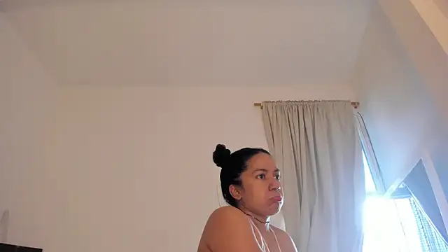 chiarafustox online show from February 22, 2026, 2:52 pm