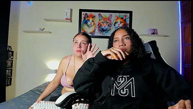 meredit cris23 online show from February 13, 2026, 2:33 am