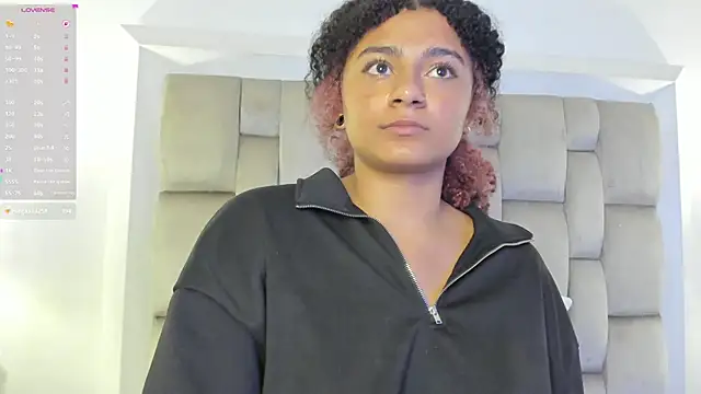 Snapshot of sweets_one chatting on April 8, 2026, 12:39 pm sweets one online show from April 8, 2026, 12:39 pm