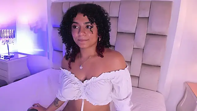 Snapshot of sweets_one chatting on April 13, 2026, 3:32 am sweets one online show from April 13, 2026, 3:32 am