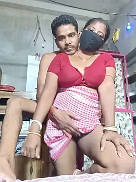 Snapshot of Fetish-Couple2 chatting on May 27, 2026, 8:11 am Fetish-Couple2 online show from May 27, 2026, 8:11 am