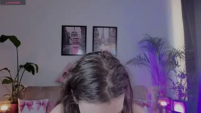 Snapshot of VioletaBloom chatting on February 3, 2026, 7:13 am VioletaBloom online show from February 3, 2026, 7:13 am