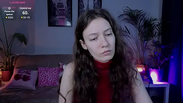 Snapshot of VioletaBloom chatting on February 14, 2026, 7:08 am VioletaBloom online show from February 14, 2026, 7:08 am