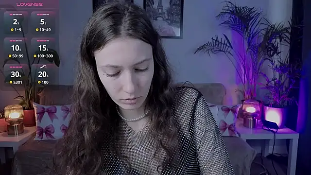 Snapshot of VioletaBloom chatting on February 6, 2026, 7:15 am VioletaBloom online show from February 6, 2026, 7:15 am