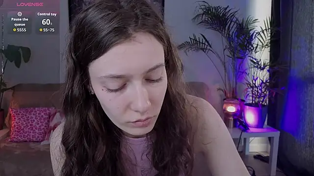 Snapshot of VioletaBloom chatting on February 26, 2026, 7:08 am VioletaBloom online show from February 26, 2026, 7:08 am