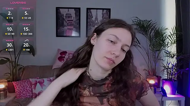 Snapshot of VioletaBloom chatting on February 20, 2026, 7:21 am VioletaBloom online show from February 20, 2026, 7:21 am