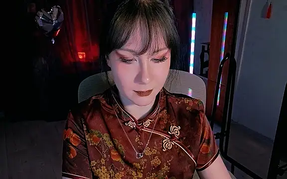 Snapshot of marty_bree chatting on April 30, 2026, 5:31 pm marty bree online show from April 30, 2026, 5:31 pm