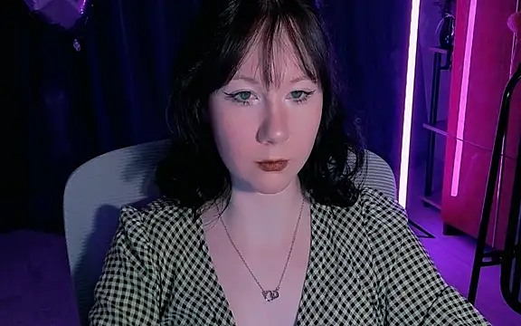 Snapshot of marty_bree chatting on May 6, 2026, 5:17 pm marty bree online show from May 6, 2026, 5:17 pm