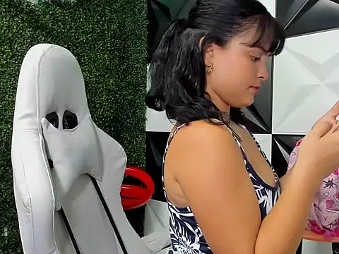 Snapshot of Andrea_girlx chatting on February 12, 2026, 2:06 pm Andrea girlx online show from February 12, 2026, 2:06 pm