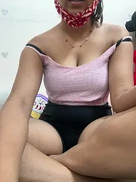 kavyababy00 online show from February 17, 2026, 4:26 pm