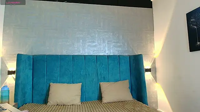 dulcenena moon online show from March 26, 2026, 7:45 pm