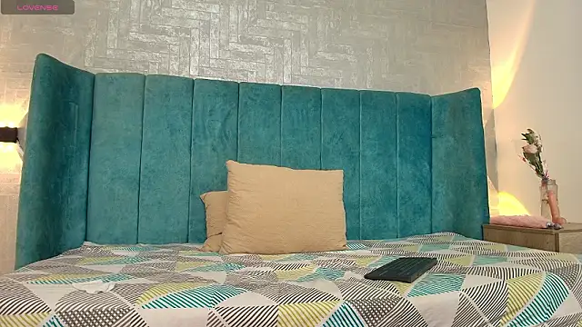 dulcenena moon online show from March 13, 2026, 11:37 am