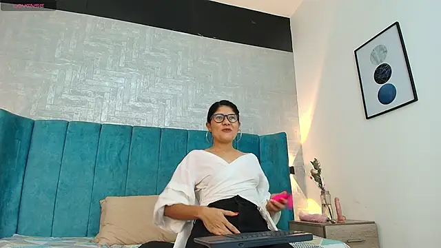 dulcenena moon online show from March 14, 2026, 11:27 am