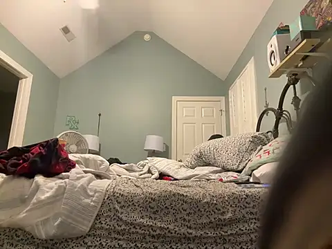 Snapshot of TrndSettr chatting on February 28, 2026, 10:42 pm TrndSettr online show from February 28, 2026, 10:42 pm