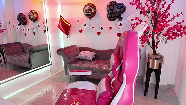 Zoe 18T online show from February 17, 2026, 7:33 pm