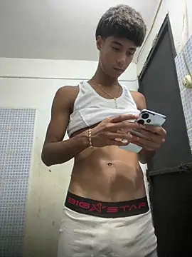 Snapshot of Adan21_cm chatting on June 7, 2026, 5:34 am Adan21 cm online show from June 7, 2026, 5:34 am