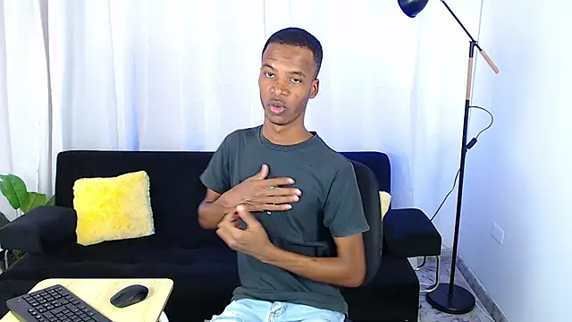 Snapshot of gusy_18 chatting on February 17, 2026, 8:39 pm gusy 18 online show from February 17, 2026, 8:39 pm