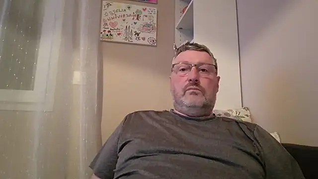 doudou310 online show from April 2, 2026, 3:35 am